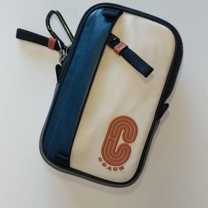 Coach Hybrid Pouch